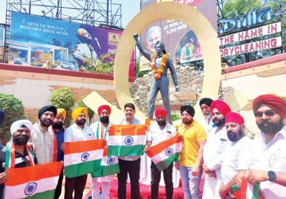 भगत सिंह और शहीद हेमू कालाणी को याद किया