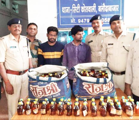 सरकारी शराब दुकान का सेल्समेन शराब बिक्री के आरोप में गिरफ्तार