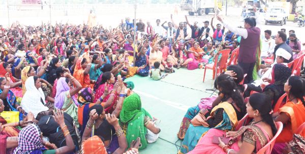 मध्यान्ह भोजन कर्मचारी महासंघ सरकार के वादाखिलाफी से नाराज, बेमुद्दत हड़ताल