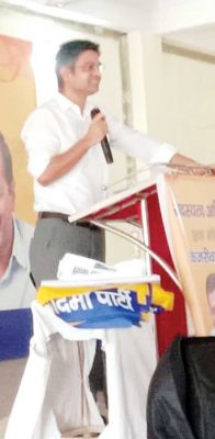 ईमानदार जेल में, बेईमान बाहर-डॉ. पाठक