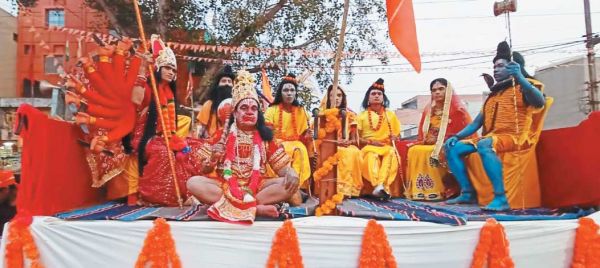 दो दिवसीय लोकोत्सव: शोभायात्रा में विभिन्न समाज की महिलाएं हुईं शामिल
