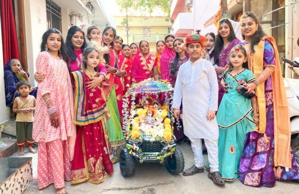 गणगौर पर्व पर निकाली शोभायात्रा
