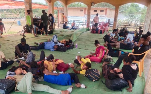 रोजा रखकर मां की भक्तों की सेवा जुटे मुस्लिम