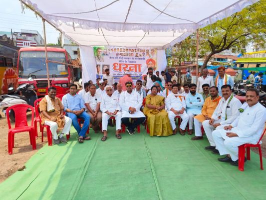 कांग्रेस ने सत्याग्रह में मोदी को सद्बुद्धि देने गाया रघुपति राघव राजाराम