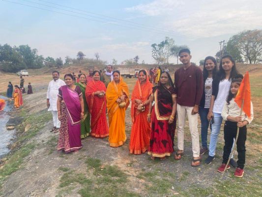 घुनघुट्टा नदी-शंकर घाट में छठ व्रतियों ने किया घाट बंधान