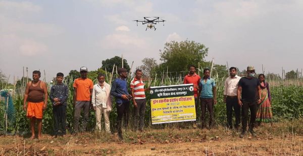 खेती में ड्रोन तकनीकी के उपयोग का किया गया प्रदर्शन