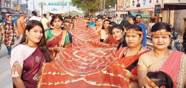 नवरात्रि पर शिव सेना ने निकाली चुनरी यात्रा