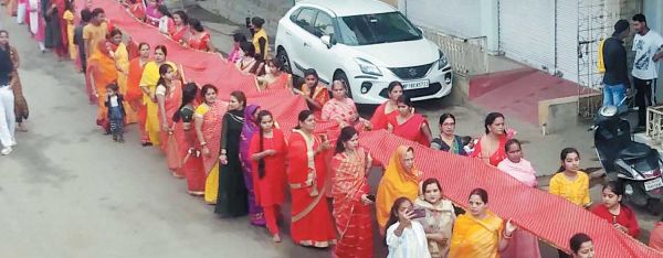 नवरात्र पर निकाली भव्य चुनरी यात्रा, गूंजे देवी माँ के जयकारे