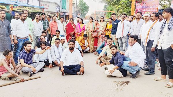 राहुल की संसद सदस्यता रद्द होने के विरोध में प्रदर्शन