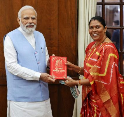 सांसद गोमती मिली प्रधानमंत्री से