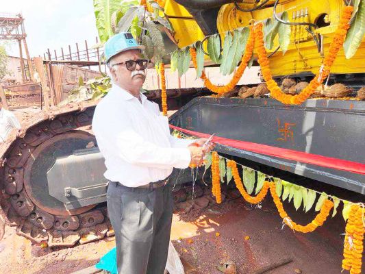 चार हेवी अर्थ मूवर्स मशीन राजहरा और दल्ली माइंस को सुपुर्द