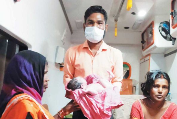 108 में गूंजी किलकारी, ईएमटी की सूझबूझ से प्रसव, मां-बेटी स्वस्थ