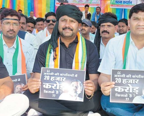  संसदीय सचिव के नेतृत्व में एक दिवसीय सत्याग्रह