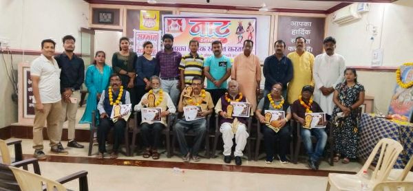 विश्व रंगमंच दिवस पर बस्तर की विभूतियों को नाट ने किया सम्मानित