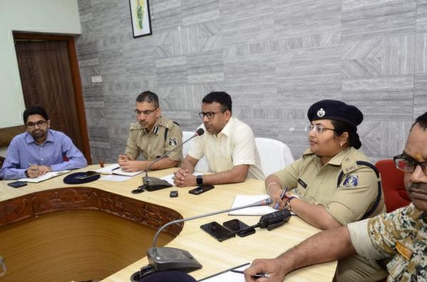 सुरक्षा और कानून व्यवस्था पर कलेक्टर-एसएसपी ने ली बैठक