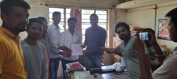 ट्रांसफार्मर खराब, गांवों में 7 दिनों से बिजली गुल, सौंपा ज्ञापन