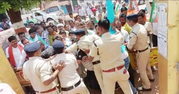 भाजपाईयों ने विरोध में किया नपं का घेराव