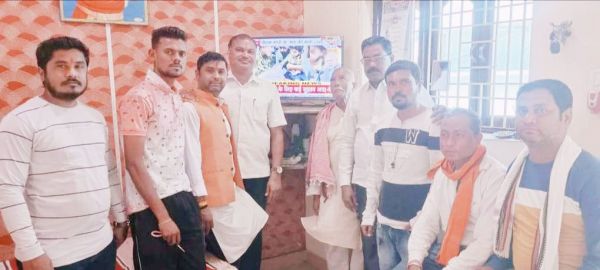 पूर्व सांसद ने स्टेशनपारा बूथ में सुनी मन की बात