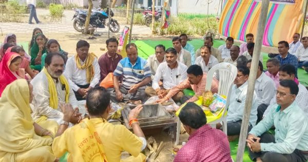 चौदहवें दिन सचिवों ने किया सरकार के लिए सद्बुद्धि यज्ञ