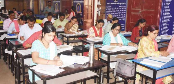 10-12 वीं परीक्षाओं का मूल्यांकन शुरू, नतीजे मई के दूसरे सप्ताह में