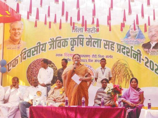 जैविक कृषि मेला सहप्रदर्शनी में शामिल हुईं मंत्री अनिला