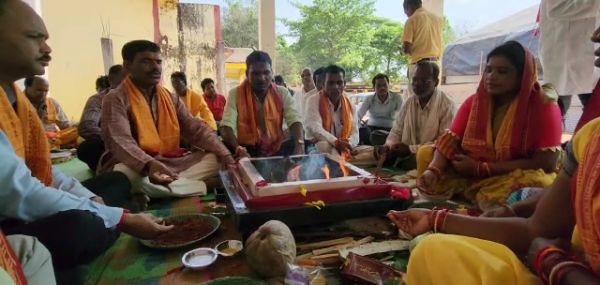हड़ताली पंचायत सचिवों ने किया सद्बुद्धि यज्ञ