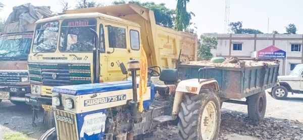 रेत व मिट्टी का अवैध परिवहन, 5  गाडिय़ां जब्त