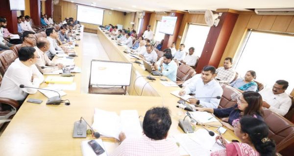 कुपोषण दर में कमी लाने मितानिनों व कार्यकर्ताओं को दिए प्रशिक्षण