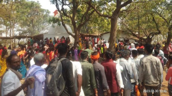 रामगढ़ में उमड़े भक्त, जगह-जगह भंडारा