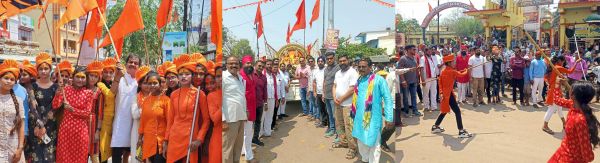 रामनवमी पर युवतियों ने निकाली भव्य शोभायात्रा