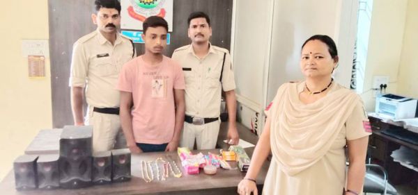 सूने मकान से जेवर चोरी, नाबालिग समेत 2 गिरफ्तार  