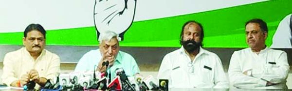 महात्मा गांधी राष्ट्रपिता तो राहुल राष्ट्रपुत्र