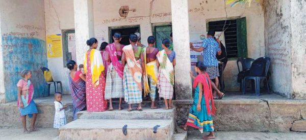 शासन-प्रशासन के प्रयास से अंदरूनी क्षेत्रों में पहुंच रहा स्वास्थ्य अमला