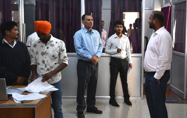 कलेक्टर ने किया विभिन्न कार्यालयों का निरीक्षण