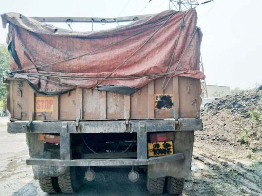 बोगस नंबर प्लेट लगे ट्रेलर पर कार्रवाई