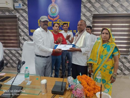 सेवानिवृत्त सहायक उप निरीक्षक रामसूरत को दी विदाई