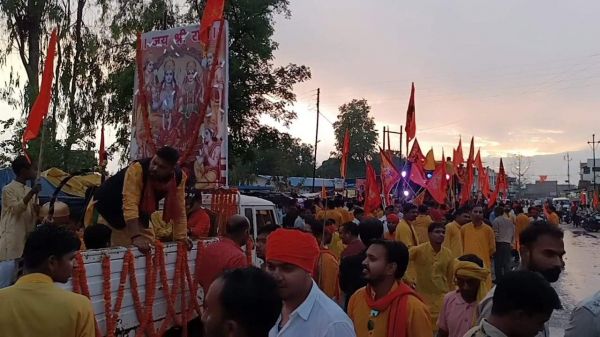 राम-जानकी की शोभायात्रा निकाली 