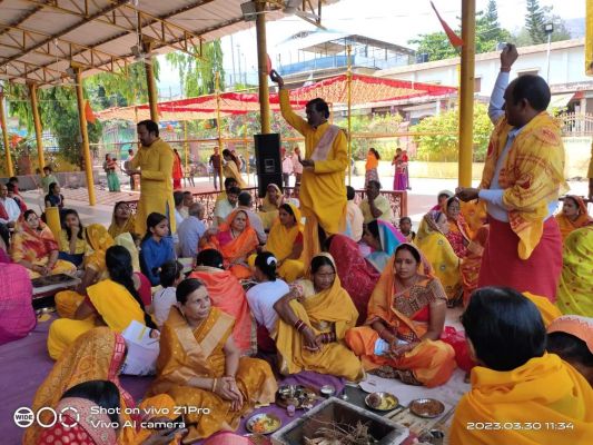 गायत्री मंदिर में कन्या भोज-महाभंडारा