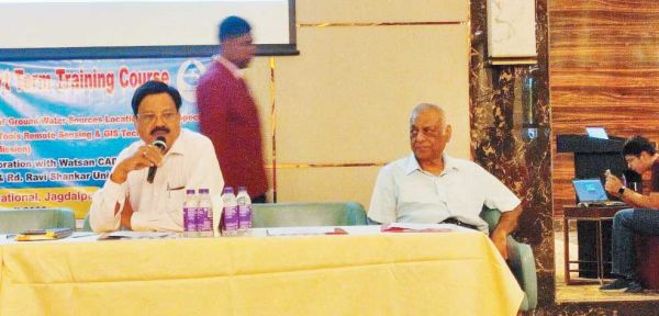 भू-जल रिचार्जिंग के लिए स्थल चयन पर कार्यशाला