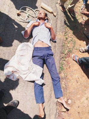 सडक़ किनारे मिली युवक की लाश, जांच में जुटी पुलिस