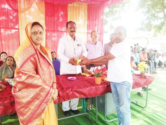 ढोडिय़ा के सहायक शिक्षक पटेल का सेवानिवृत्त पर सम्मान