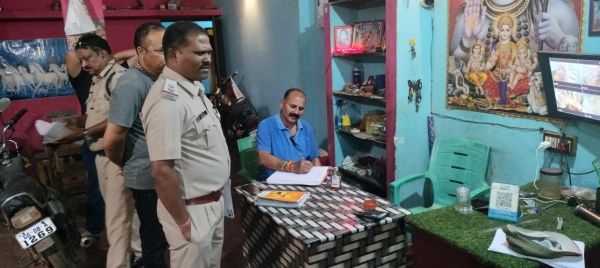 आधा दर्जन ढ़ाबों में आबकारी एक्ट की कार्रवाई