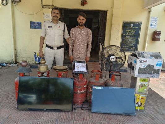 तीन घरों में चोरी, 2 बच्चे सहित 3 गिरफ्तार