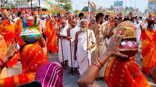 जैन खरतरगच्छ भगवंत आचार्य श्री का भव्य स्वागत