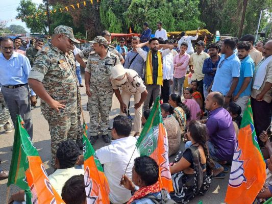 तेंदूपत्ता भुगतान का मामला गरमाया, पूर्व मंत्री सहित भाजपाइयों ने किया एनएच जाम