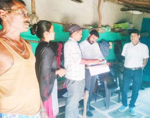 सर्वेक्षण का काम देखने वनांचल पहुंचे कलेक्टर