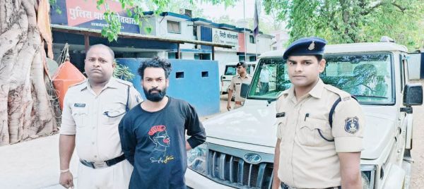 पिस्तौल-चाकू दिखाकर चेक में कराया हस्ताक्षर  बिना राशि दिए करा ली जमीन की रजिस्ट्री