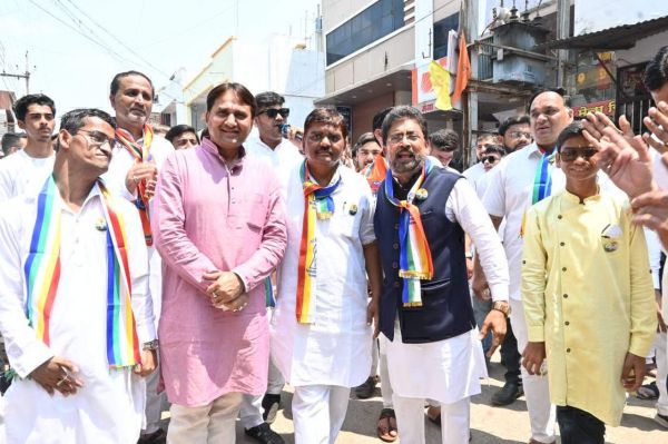 शोभायात्रा में भाजपा प्रदेश प्रवक्ता नीलू हुए शामिल