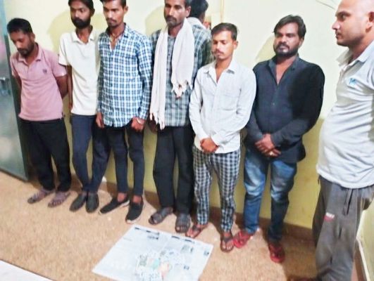 आधा दर्जन से अधिक जुआरी पकड़ाए