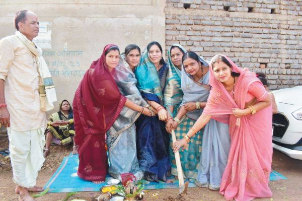 डामरीकरण सडक़ निर्माण का विधायक ने किया भूमिपूजन